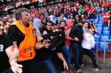 Incidentes entre los hinchas de Liverpool y Sevilla en Basilea