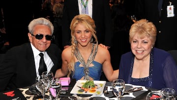 LAS VEGAS, NV - NOVEMBER 09:  (L-R) William Mebarak Chadid, honoree Shakira and Nidia Ripoll  attend the 2011 Latin Recording Academy Person Of The Year honoring Shakira held at the Mandalay Bay Resort & Casino on November 9, 2011 in Las Vegas, Nevada.  (Photo by Rodrigo Varela/WireImage)