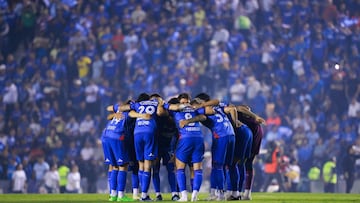 Players of Cruz Azul during the final first leg match between Cruz Azul and America as part of the Torneo Clausura 2024 Liga BBVA MX at Ciudad de los Deportes Stadium on May 23, 2024 in Mexico City, Mexico.