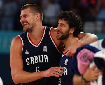 
El fabuloso pívot de los Denver Nuggets, bien escoltado por Micic, conduce a su país ante Alemania a la tercera medalla de su historia olímpica en baloncesto masculino.