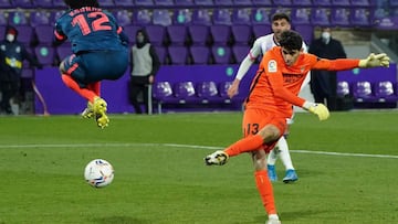 Sevilla's Moroccan goalkeeper Yassine Bounou Bono scores during the Spanish League football match between Real Valladolid and Sevilla at the Jose Zorrilla stadium in Valladolid on March 20, 2021. (Photo by Cesar Manso / AFP)