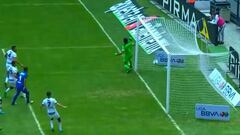 El curioso tiro libre de Ángelo Sagal que dio en los dos postes