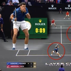 La notable reacción de Djokovic tras darle un pelotazo a Federer