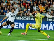 Valles, ante Danjuma.