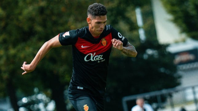 Oficial: Luna, renueva hasta 2028 y sale cedido a Huesca