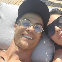 Cristiano Ronaldo y Georgina disfrutan de un relajante día en el mar