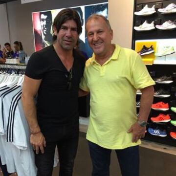 Marcelo Salas junto al ex astro brasileño Zico.