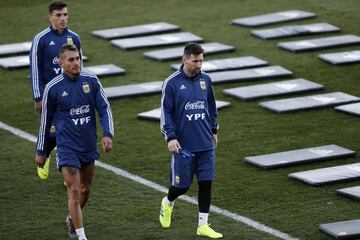 Roberto Pereyra y Leo Messi.



