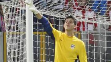 <b>SOLVENTE. </b>Courtois recibió 28 goles en 33 partidos con el Atleti.