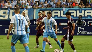 Dani Lorenzo controla un balón ante el Albacete.