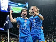 LONDON, ENGLAND - MARCH 18: Atletico Madrid's Julian Alvarez celebrates scoring his side's first goal with Marcos Llorente during the UEFA Champions League 2025/26 Round of 16 Second Leg match between Tottenham Hotspur FC and Atletico de Madrid at Tottenham Hotspur Stadium on March 18, 2026 in London, United Kingdom. (Photo by Rob Newell - CameraSport via Getty Images)