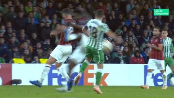 Terrible choque entre Musacchio y Kessi¨¦: aprensivos abstenerse