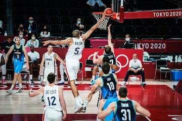 Nicolas Batum tapona a Klemen Prepelic y le da la victoria a Francia.