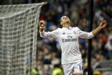 Chicharito celebra el 4-0.