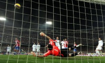 El 20 de enero de 2008 el Atlético de Madrid perdía en su campo por 0-2.