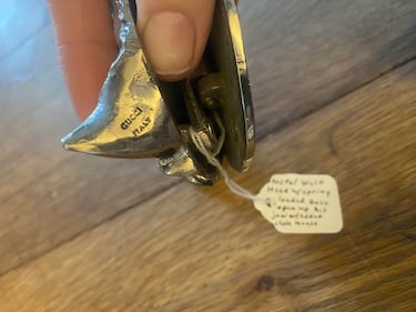 A couple pays $2.50 for incredible luxury item worth over $1,500 while thrifting: “The lucky finds are out there”