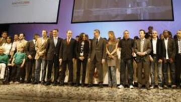 <b>GRAN REPRESENTACIÓN. </b>Deportistas, políticos y diversas autoridades se dieron cita ayer para dar la bienvenida al logotipo.