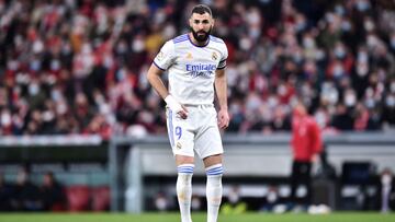 BILBAO, SPAIN - DECEMBER 22: Karim Benzema of Real Madrid looks on during the LaLiga Santander match between Athletic Club and Real Madrid CF at San Mames Stadium on December 22, 2021 in Bilbao, Spain. (Photo by Juan Manuel Serrano Arce/Getty Images)