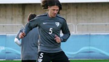 Demichelis entrenando.