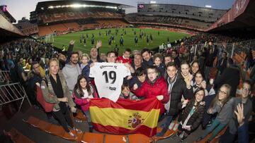 La Selección se entrena ante 10.000 niños y Luis Enrique no da pistas sobre el once inicial