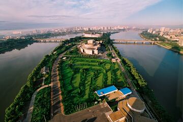 Es un campo de golf en Corea del Norte, situado a orillas del lago Taicheng, a 27 kilómetros del centro de Pyongyang. El campo de 18 hoyos se extiende por 120 hectáreas con 45 de green, y tiene aproximadamente 7 kilómetros de largo. 