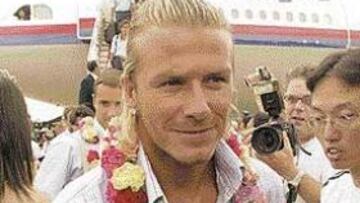 <b> EL MÁS ACLAMADO</B>. Beckham fue ovacionado al salir del avión.