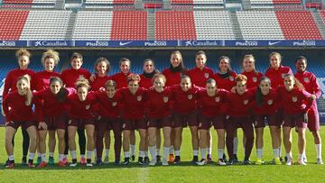 El Atlético Femenino entrenó ayer en el Vicente Calderón, escenario del partidazo ante el Barcelona.