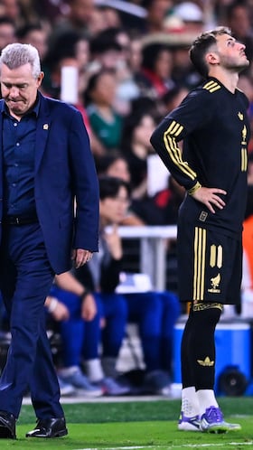 Javier Aguirre head coach and Santiago Gimenez of Mexico during the match Mexico National Team Mexico and Korea Republic National team as part International Friendly match at Geodis Park Coliseum, on September 09 2025, in Nashville, Tennessee, United States.
