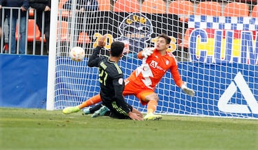 El Castilla se levanta en tres minutos