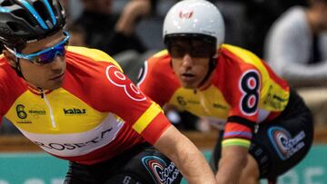 GRAF3964. PALMA DE MALLORCA, 14/04/2018.- Los ciclistas españoles Sebastián Mora (i) y Albert Torres (d), durante la competencia de 250 MADISON TT incluida en la Six Day Series 2018 de ciclismo en pista que se disputa en el Palma Arena de Mallorca. EFE/Cati Cladera