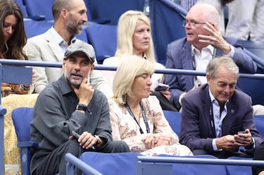 El entrenador del Manchester City, Pep Guardiola, asiste a la final individual masculina de tenis entre el italiano Jannik Sinner y el español Carlos Alcaraz.