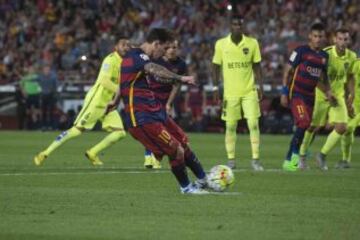 Messi marca de penalti el tercer gol del Barcelona.