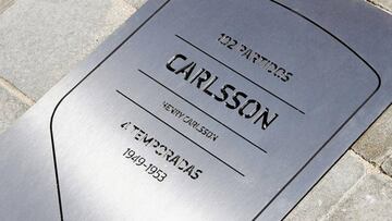 La placa de Carlsson instalada en el Paseo de las Leyendas.