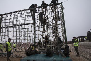 La pista americana es lo más vistoso, diferentes obstáculos que hay que superar en el menor tiempo posible y ayudando a los compañeros que empiezan a tener problemas.