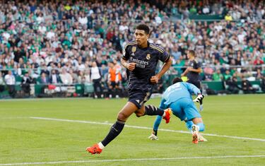 El jugador del Real Madrid, Bellingham, celebra el 0-1 al Real Betis. 