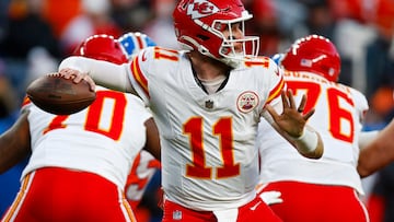 DENVER, COLORADO - JANUARY 05: Carson Wentz #11 of the Kansas City Chiefs throws a pass in the third quarter against the Denver Broncos at Empower Field At Mile High on January 05, 2025 in Denver, Colorado.   Justin Edmonds/Getty Images/AFP (Photo by Justin Edmonds / GETTY IMAGES NORTH AMERICA / Getty Images via AFP)