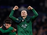 Soccer Football - UEFA Champions League - Real Madrid v Manchester City - Santiago Bernabeu, Madrid, Spain - December 10, 2025 Manchester City's Erling Haaland celebrates after the match Action Images via Reuters/Andrew Couldridge