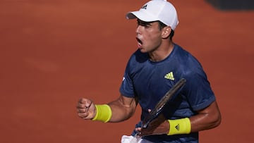 El tenista espa&ntilde;ol Jaume Munar celebra un punto durante su partido ante Carlos Alcaraz en el AnyTech 365 Andalucia Open de 2021 en el Puente Romano Beach Resort de Marbella.