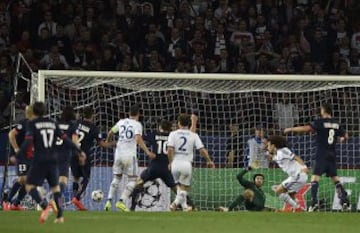 Gol en propia puerta de David Luiz. 2-1.
