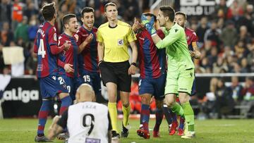 Medi&eacute; Jim&eacute;nez se equivoc&oacute; en el acta al poner el nombre del amonestado en el penalti del Valencia-Levante.