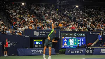 Toronto (Canada), 11/08/2023.- Carlos Alcaraz of Spain in action against Tommy Paul of the US during the men's quarter-final match at the 2023 National Bank Open tennis tournament in Toronto, Canada, 11 August 2023. (Tenis, España) EFE/EPA/EDUARDO LIMA