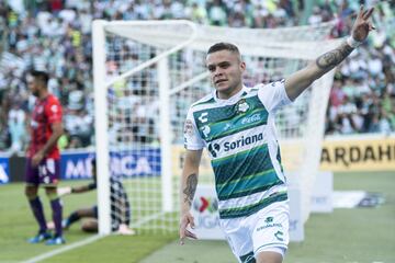 Jonathan Rodríguez fue campeón con Santos Laguna. Con Cruz Azul se quedó con el campeonato de goleo, pero no le alcanzó para repetir el título.