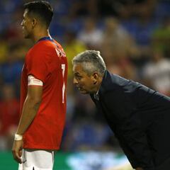 El anuncio de Mañalich sobre el coronavirus que golpea a la Roja