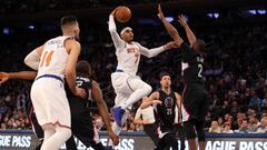 Feb 8, 2017; New York, NY, USA; New York Knicks small forward Carmelo Anthony (7) drives to the basket against Los Angeles Clippers point guard Raymond Felton (2) during the third quarter at Madison Square Garden. Mandatory Credit: Brad Penner-USA TODAY Sports