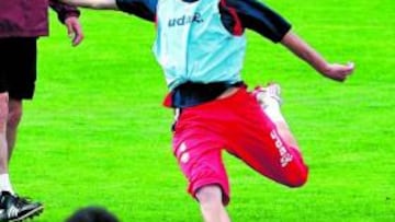 <b>PRETENDIDO. </b>Julio Álvarez, entrenandose con el Almería a las ordenes de Hugo.