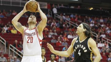 Donatas Motiejunas, en los Houston Rockets.