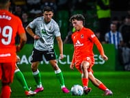Lance del Racing de Santander- Real Sociedad B de la primera vuelta en El Sardinero.