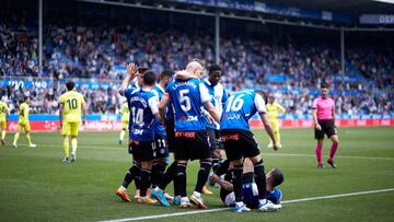 Players of Deportivo Alaves reacts after scoring goal during the Spanish league match of La Liga between, Deportivo Alaves and Villarreal CF at Mendizorrotza on April 30, 2022, in Vitoria, Spain.
 AFP7 
 30/04/2022 ONLY FOR USE IN SPAIN