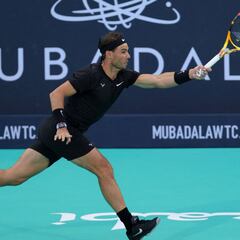 Rafa Nadal cae con Shapovalov en su segundo test en Abu Dabi