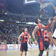 El Real Madrid se desquita en Vitoria y demarra en el liderato